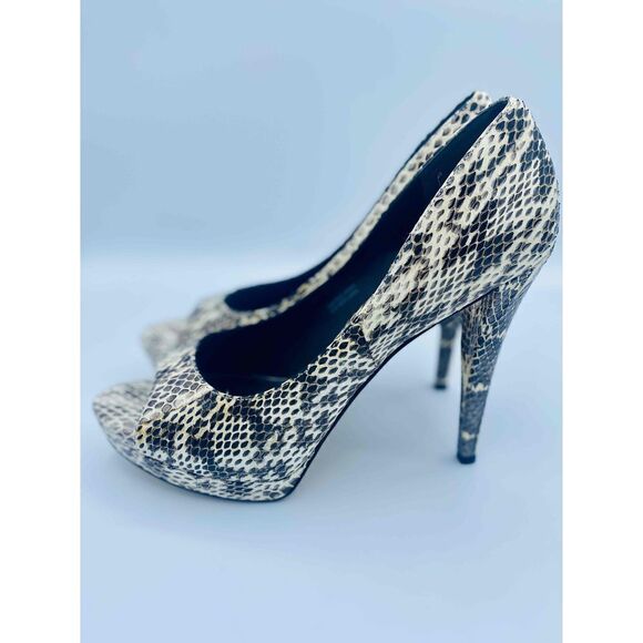 Vera Wang Lavender Demario PeepToe Heel Beige/Gray/Black snakeskin Womens Sz 8.5 - Picture 2 of 7